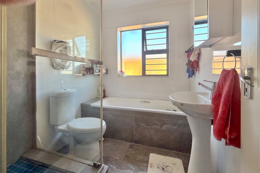 3 Bedroom Property for Sale in Kabega Park Eastern Cape